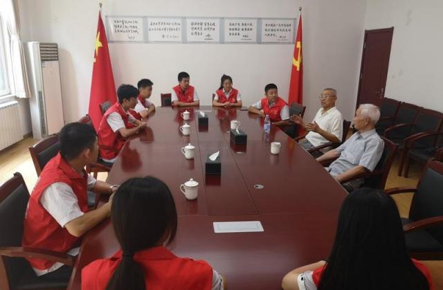 聆聽紅色經(jīng)典，感悟璀璨人生